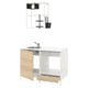 Het IKEA ENHET keukenblok. Inclusief een witte en lichthouten kast met gootsteen, planken en moderne armaturen.