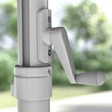 Close-up van HISSÖ parasols grijze aluminium slinger.