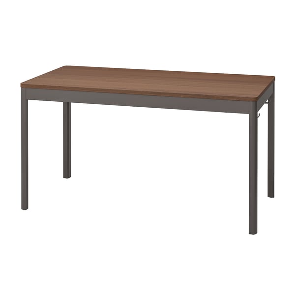 Een IDÅSEN bureau met een bruin blad en donkergrijze metalen poten. Het is rechthoekig, eenvoudig en geschikt voor gebruik thuis of op kantoor.