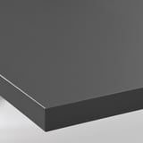 Zwart rechthoekig werkblad met glad oppervlak en rechte randen, met een hoogwaardig en modern design.