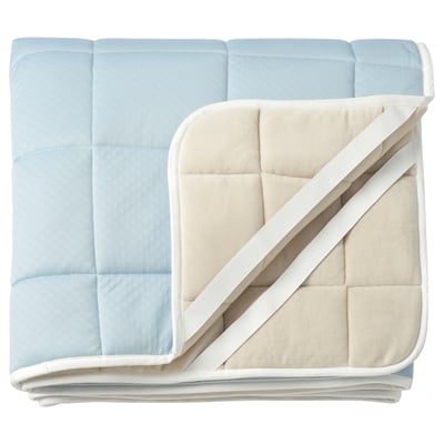 Een KEJSAROLVON matrasbeschermer met een omkeerbaar ontwerp in de kleuren blauw en beige, een combinatie van koel- en verwarmingsopties.