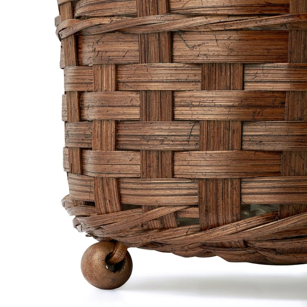 Handgeweven bamboe plantenmand, natuurlijke vezels, stevig ontwerp.