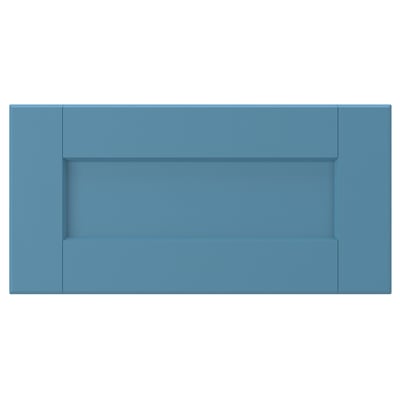 LERHYTTAN blauw ladefront, massief houten frame, afgeschuinde randen, berkenfineer, rustiek ontwerp.