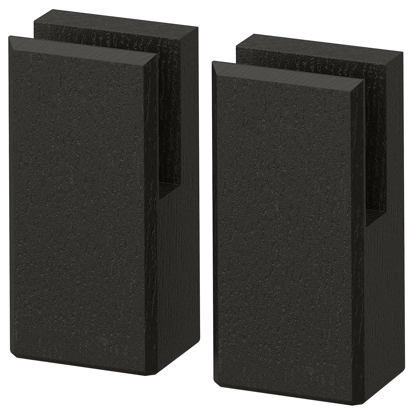 Twee hoge zwarte rechthoekige houten blokken, waarvan één enigszins schuin, op een witte achtergrond.