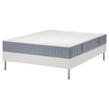 Wit LYNGÖR bed met grijze matras op metalen poten.