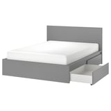 Modern grijs MALM bed met opbergruimte, grijs, licht hout, eenvoudig design, strakke lijnen.