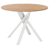 Moderne ronde eettafel met licht houten blad en wit gekruiste metalen poten. Elegant en stevig ontwerp.