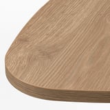Strak, rond houten tafelblad met gladde, lichte houtnerfafwerking.