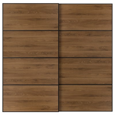 Houten tweevoudige deuren, elk 4 panelen, gevarieerde nerf, strakke moderne uitstraling, warme afwerking, zwart frame.