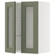 Groene keukenkast met glazen deur & planken.