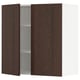 Donkerhouten kast met twee deuren die open zijn, waardoor planken zichtbaar worden. Modern design, stevig frame, klikscharnieren.