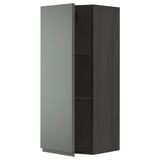 Moderne donkergrijze keukenkast met één zichtbare plank, strak minimalistisch design.