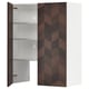 Moderne donkerhouten kast met 3 planken, verstelbare, strakke handgrepen en chevronpatroon.