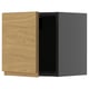 Houten kast met grijze kist, open deur, eiken afwerking.