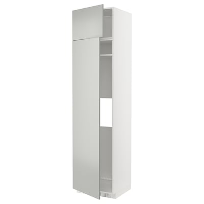 Witte hoge opbergkast, modern design met grijze planken.