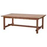 Een houten eettafel met de naam NORDVIKEN, rechthoekig, stevig, met een gladde, natuurlijke afwerking, en twee verlengbladen voor maximaal acht personen.