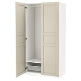 Een open PAX kledingkast in wit en beige met organizers aan de binnenkant.