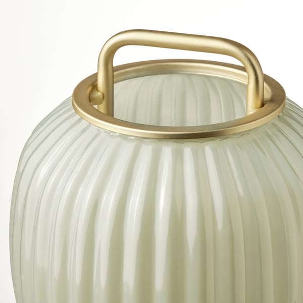 Matglazen lamp met gouden handvat, elegant design.