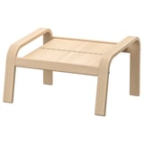 De POÄNG voetenbank is een lichtbruin, rechthoekig houten stuk met gebogen eiken poten, ontworpen voor comfort en ontspanning.
