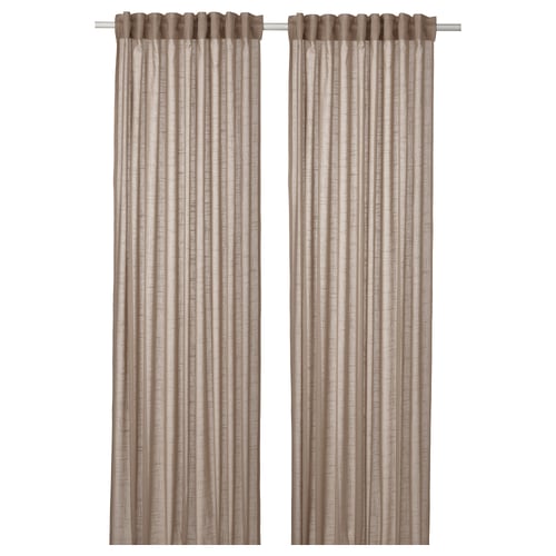 Twee beige vitrages hangen naast elkaar, met een linnenachtige textuur en een neutraal ontwerp, perfect voor het in lagen aanbrengen van raamoplossingen.