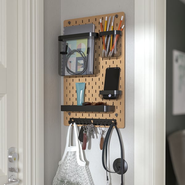 Ophangbordorganizer met manden, planken, haken en telefoonhouder voor kleine voorwerpen. Perfect voor thuiskantoor of entree.