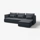 Donkergrijze hoekbank met strakke lijnen, losse kussens, een naar rechts gerichte chaise. Modern leven.