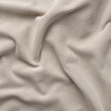 Zachte, beige stof close-up, geweven textuur, licht gerimpeld, neutrale toon.
