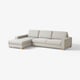 Een lichtgrijze SÖRVALLEN hoekbank met een minimalistisch ontwerp, met een comfortabele chaise longue en houten poten.