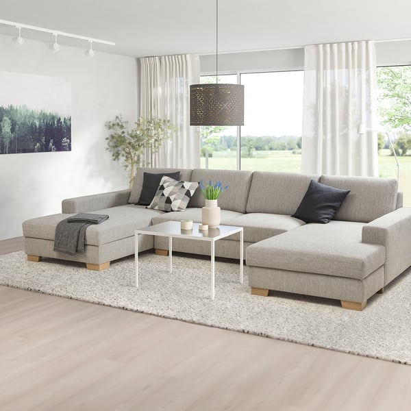 Moderne minimalistische SÖRVALLEN bank, lichtgrijs, l-vorm, gezellig met kussens.