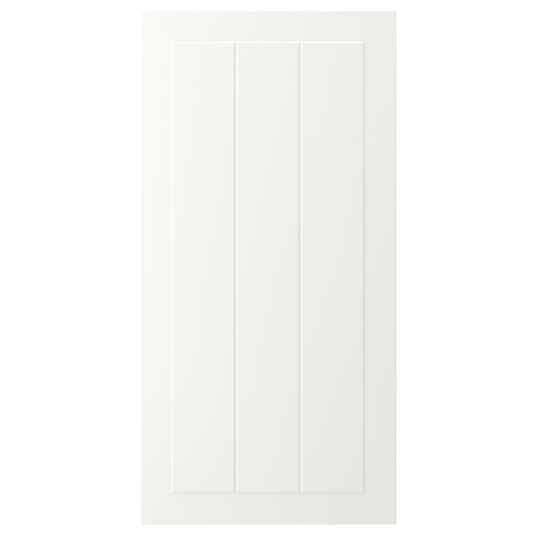 Een witte STENSUND kastdeur met een glad, rechthoekig ontwerp met verticale gegroefde panelen en een omlijste look.