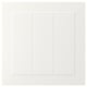 STENSUND witte kastfronten met gegroefde panelen.