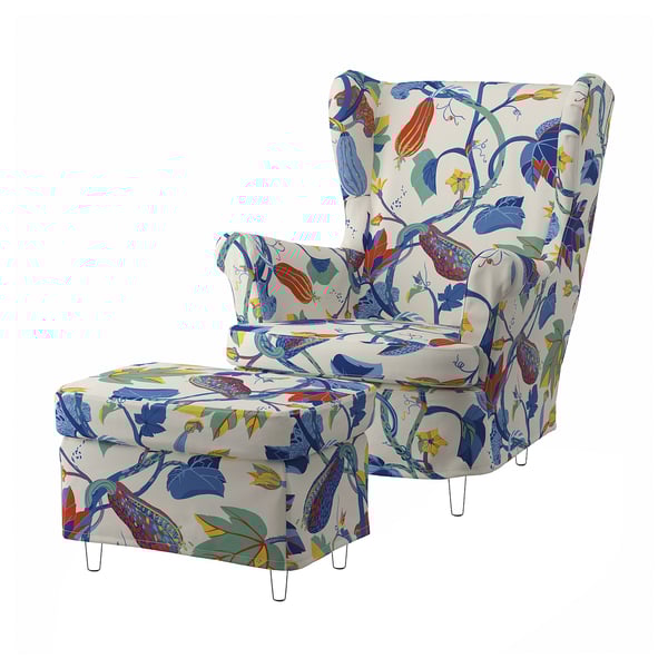 Heldere fauteuil en voetenbank met patronen en bloemen en bladeren in blauw, oranje en geel op witte stof, gerecycled polyester en katoen.