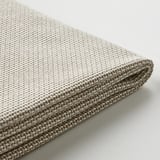 Getextureerde, beige stoelhoes met geweven patroon, netjes gevouwen.