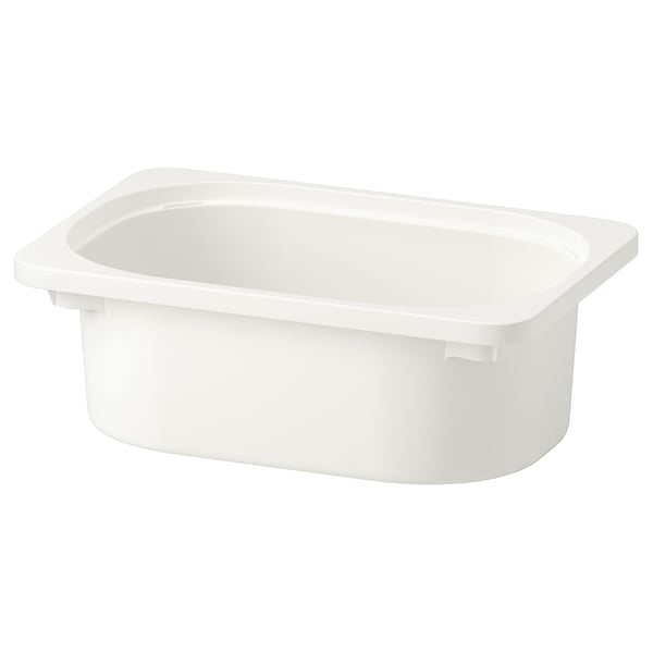 Een witte TROFAST opbergdoos gemaakt van gerecycled plastic. Het is rechthoekig met gladde randen en geen zichtbaar deksel. Gebruikt voor het organiseren van kleine items.