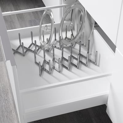 Metalen kast met twee deksels.