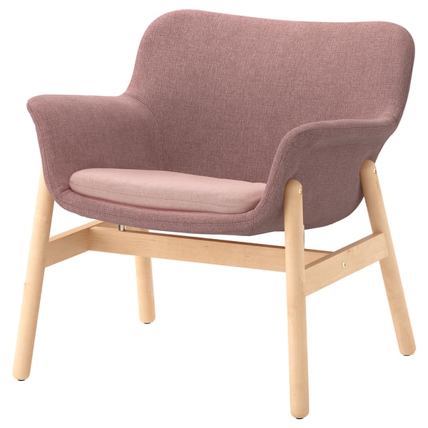 VEDBO fauteuil, roze-bruin, houten poten, gebogen vorm, modern design.