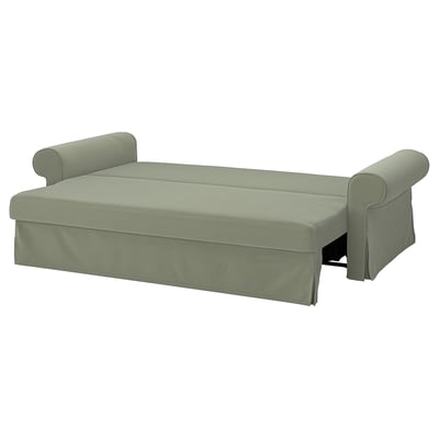 Afbeelding VRETSTORP groene stoffen slaapbank, strak design, drie kussens, opgerolde armen.