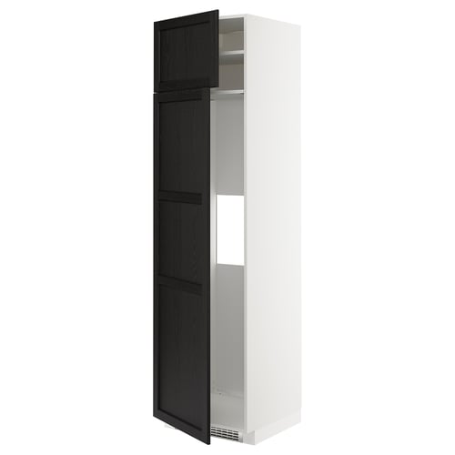 A tall, white METOD kitchen cabinet with a black stained lerhyttan door featuring bevelled edges.