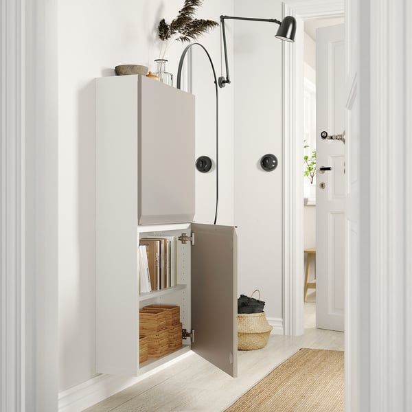 BESTÅ Veggskap med 2 dører, hvit/Hammarsmed beige, 60x22x128 cm