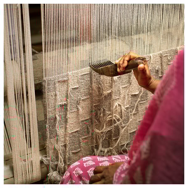 KNAPPHIRS Teppe, flatvevd, grå/håndlaget, 80x200 cm