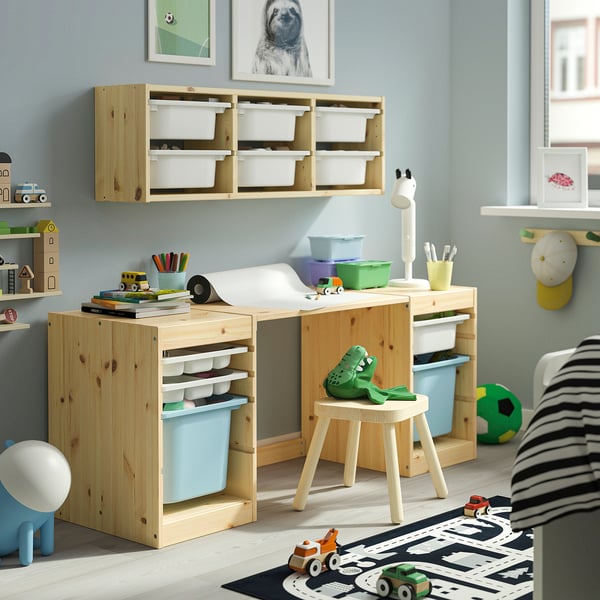 TROFAST Skrivebord oppbevaringsbokser/brett, hvitbeiset furu/hvit lys blå, 124x44x52 cm