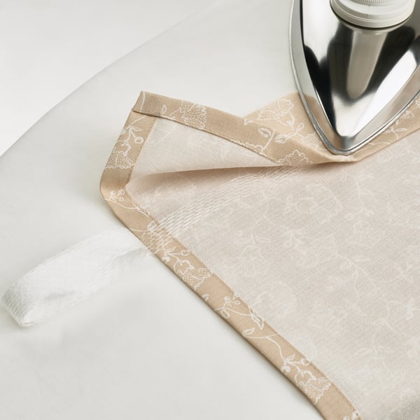 TRYSTÄVMAL Gardiner, 1 par, beige/hvit/blomstermønster med multibånd, 145x250 cm