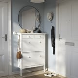 Entryway with white GULLABERG shoe cabinet, 2 drawers, 14-pair shoe storage, round mirror, wall hooks, blue wall, wooden floor.