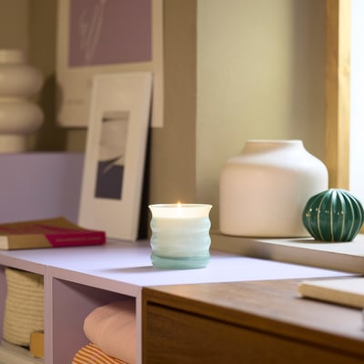 JUVELTRAST Scented candle in glass, Apple light green, 50 hr