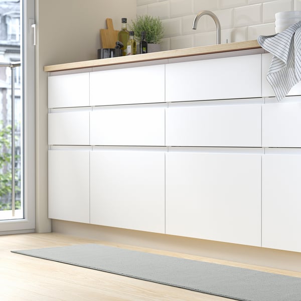 KÖRFÄLT Kitchen mat, light grey, 45x180 cm