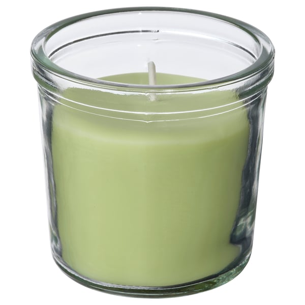 LÖVSKOGSLUND Scented candle in glass, Apple/light green, 20 hr