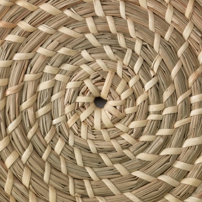 A set of 3 wicker baskets in natural seagrass colour; round shape, hand-woven, with lids; ideal for storage.