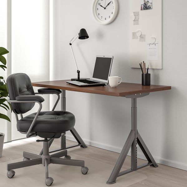 IDÅSEN desk & chair setup with accessories