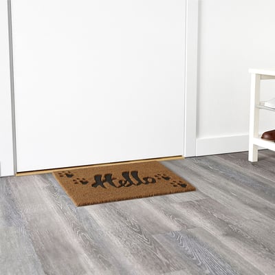 Doormat at entrance, text KÖLKÄR for greetings.