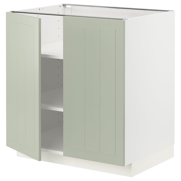 A METOD kitchen cabinet in green with light grey shelves. The cabinet two doors with panel design and adjustable shelves.